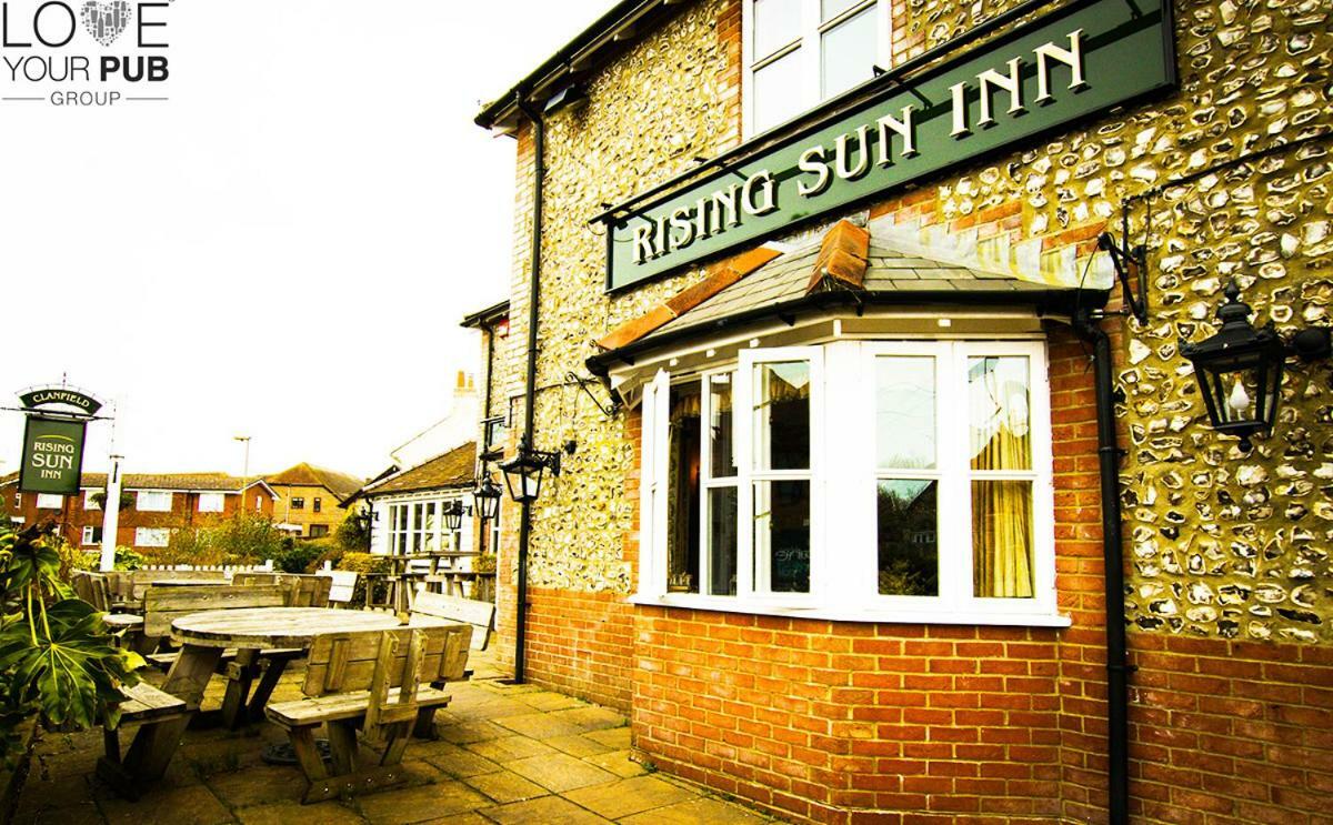The Rising Sun Inn Waterlooville Exteriör bild